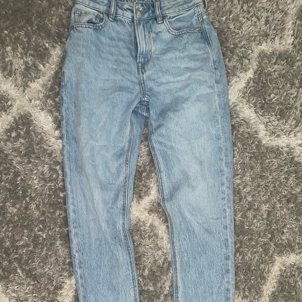 American eagle light wash mom jeans